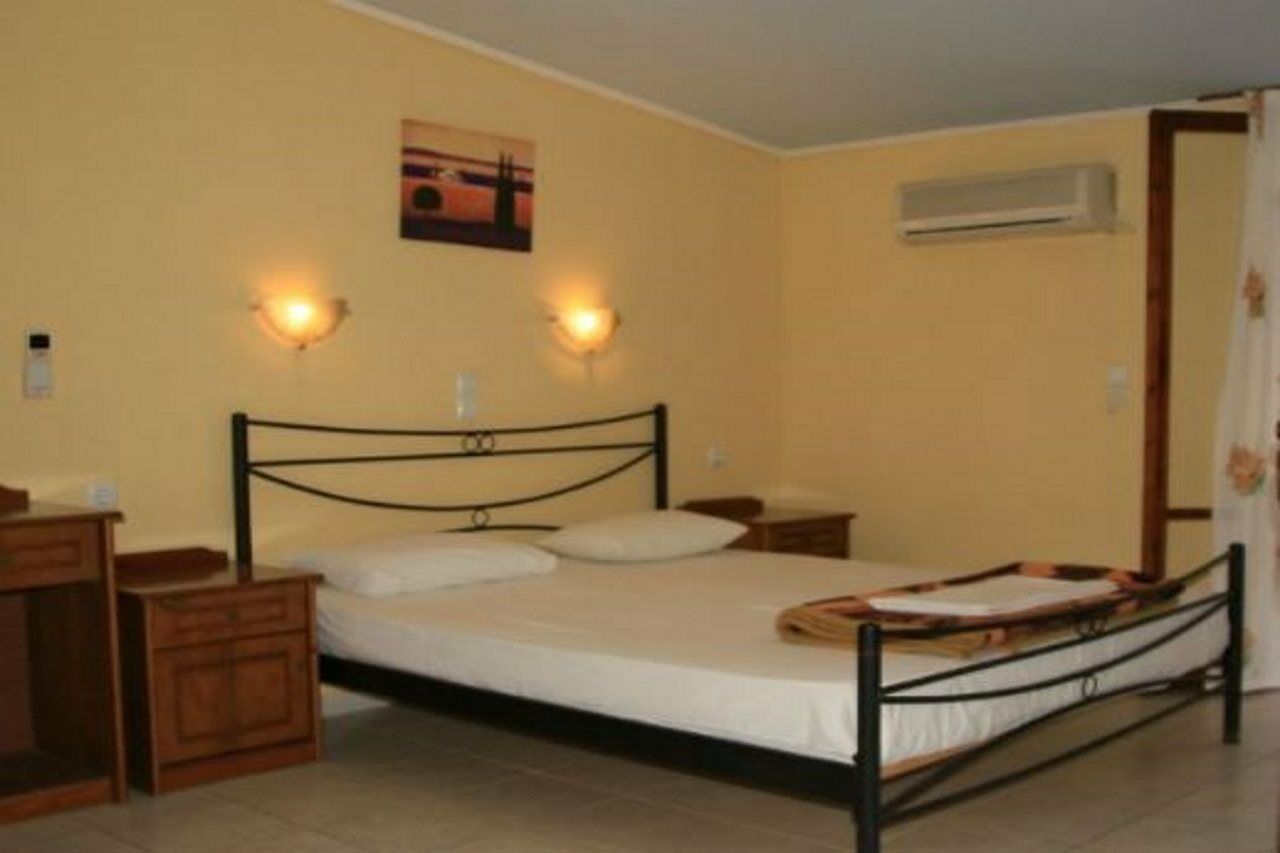 Elpida Studios Parga Luaran gambar
