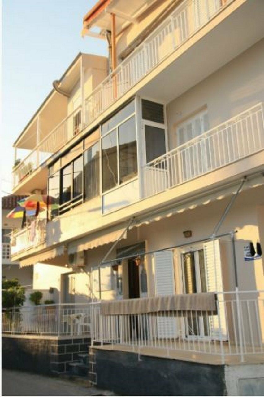Elpida Studios Parga Luaran gambar